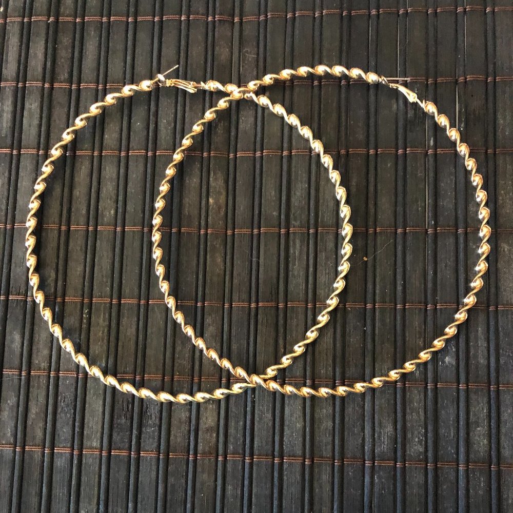 WOMEN'S LARGE PIERCED EARRINGS